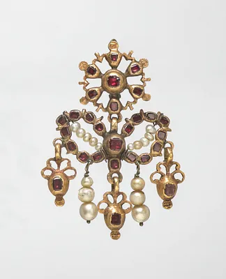 Woman's Costume (Earring)