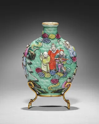 Flattened Ovoid Snuff Bottle with Stopper