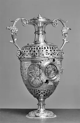 Clock in the Form of an Urn