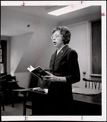 Beverly Alexander (English)