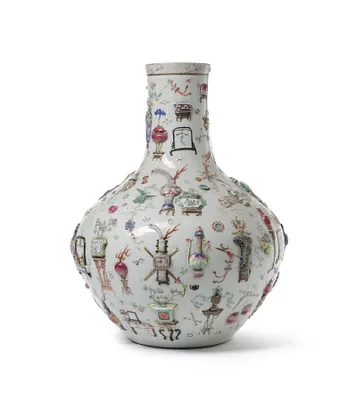 Vase with Hundred Treasures Motif