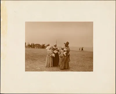 Plymouth Tercentenary Pageant, Stephen Hopkins, his wife and daughters, Damaris and Constance, with their son Oceanus
