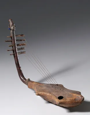Figurative harp (domu or kundi)