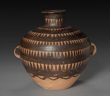 Urn with Triangular Patterns