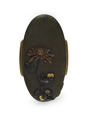 Kashira with Chrysanthemum