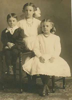 Walter, Meta and Clara Oberheu, 1912