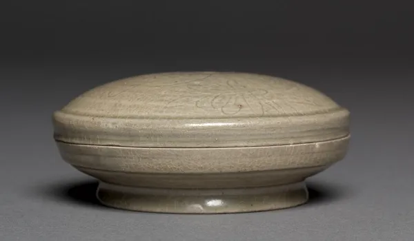 Box: Yue ware