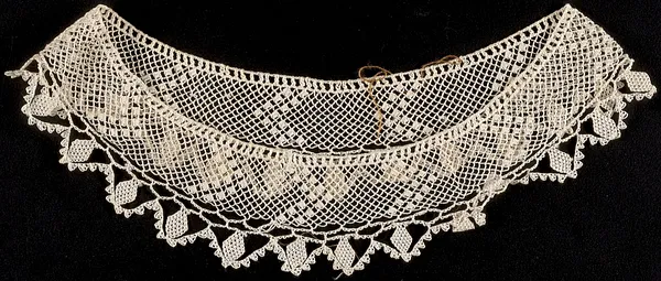 Lace collar