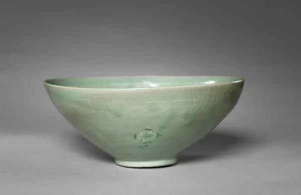 Bowl with Inlaid Chrysanthemum and Peony Design