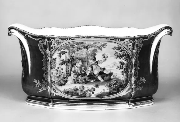 One of a Pair of Flower Vases (Cuvette à fleurs Verdun)