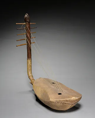 Figurative harp (domu or kundi)
