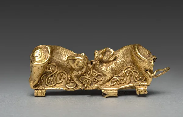 Repoussé Gold Clasp