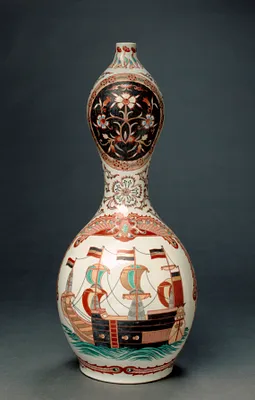 Bottle with Western Ships