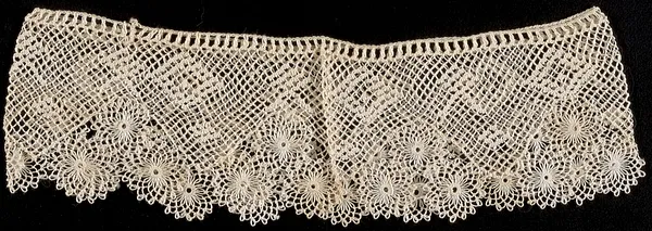 Lace collar