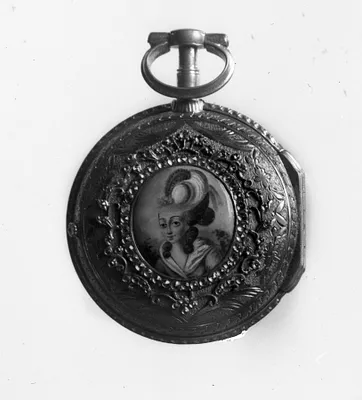 MINIATURE OF WOMAN'S HEAD