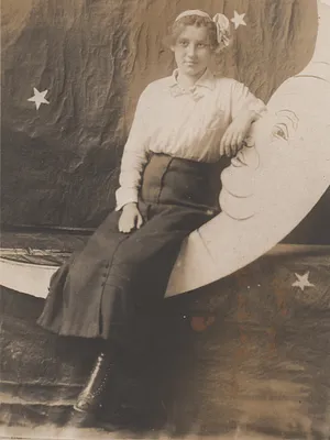 Woman on Crescent Moon, Hubbard, 1905