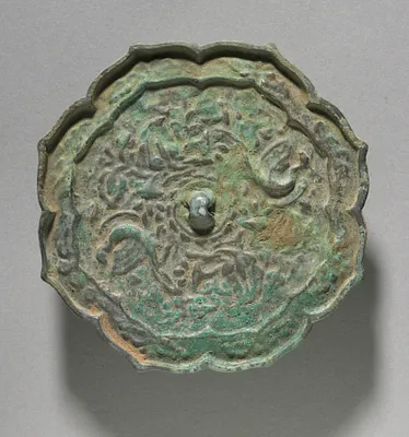 Eight-foiled Mirror with Flower and Phoenix Design