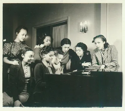 Howard University, Students in Women's Dorm