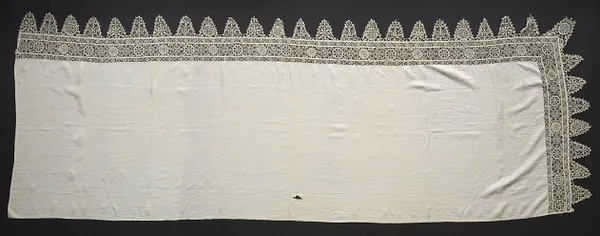 Cloth with Lace Edging