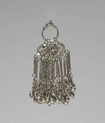 Earring (?)