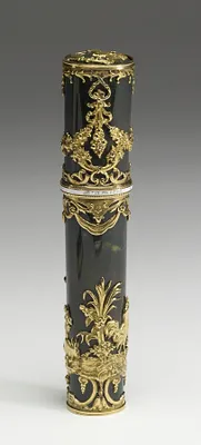 Jasper Étui with Cocks and Rabbits in Gold