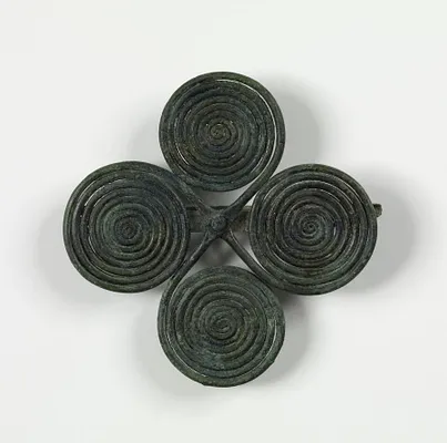 Quatrefoil Fibula