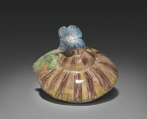 Cover for a Box in the Form of a Snail