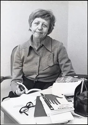 Beverly Alexander, English