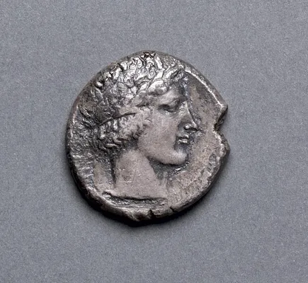 Tetradrachm: Head of Apollo, laureate (obverse)