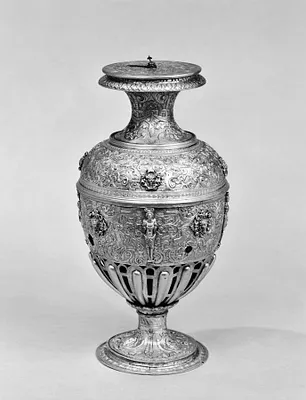 Clock in the Form of an Urn