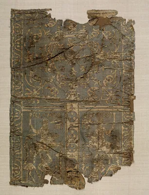 Silk Sleeve Decoration with Hunters