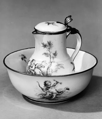 Bowl and Water Pitcher with Putti and Bird Motifs