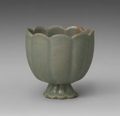 Floral-shaped Cup with Incised Chrysanthemum Design