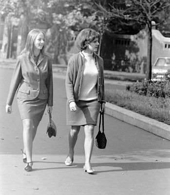 Women Walking on Üllői út