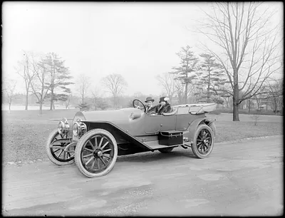 Miss Eleonora Sears in auto