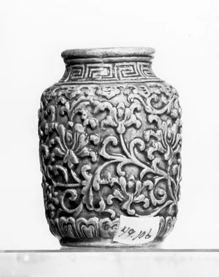 Snuff Bottle with Floral Scrolls