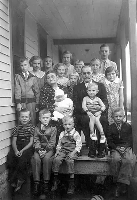 Grandkids of Mr. & Mrs John Brockmeyer, 1938