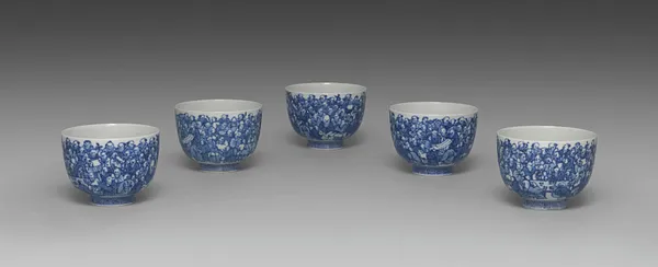 Teacups with a Hundred Sages