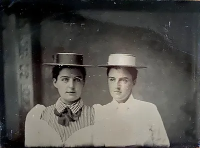 Sisters Ruth Simpkins and Mabel Simpkins