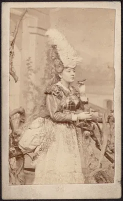 Elise Holt