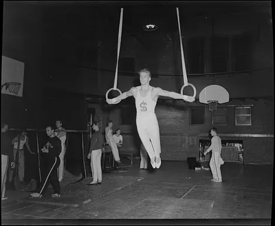 Gymnast on rings