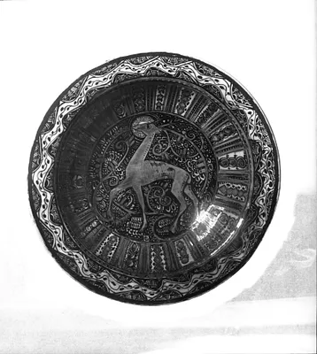 Large dish with deer motif