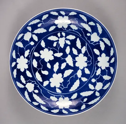 Plate with Reserved Plum Blossoms