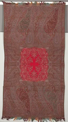 Long Shawl in a Vegetal Style with Coral Center