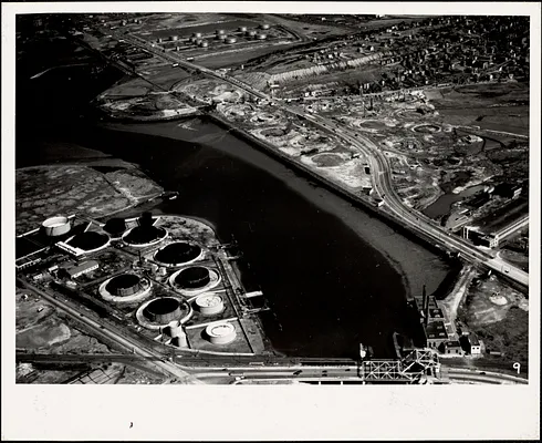 Shoreline, Chelsea Creek, East Boston, MA, Low Tide, Oil Storage