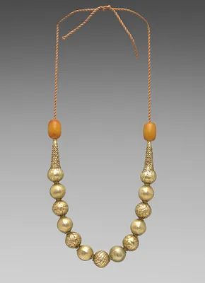 Necklace (muriya or murriyya)