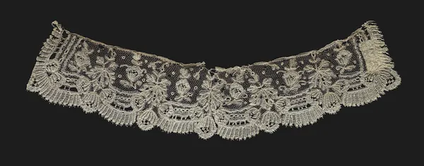 Lace Cuff (one of a pair)