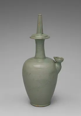 Water Ewer for Rituals with Incised Parrot Design