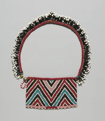 Neckpiece with panel (umphapheni)