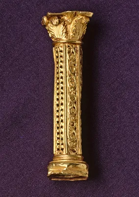 Spacer in the Form of a Corinthian Column